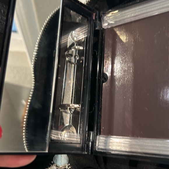 NWOT Trish McEvoy Makeup Planner. Medium Black leather w/ magnetic page - Picture 6 of 8